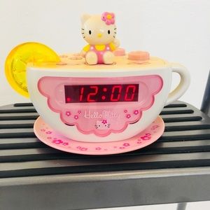 Hello Kitty Teacup Clock